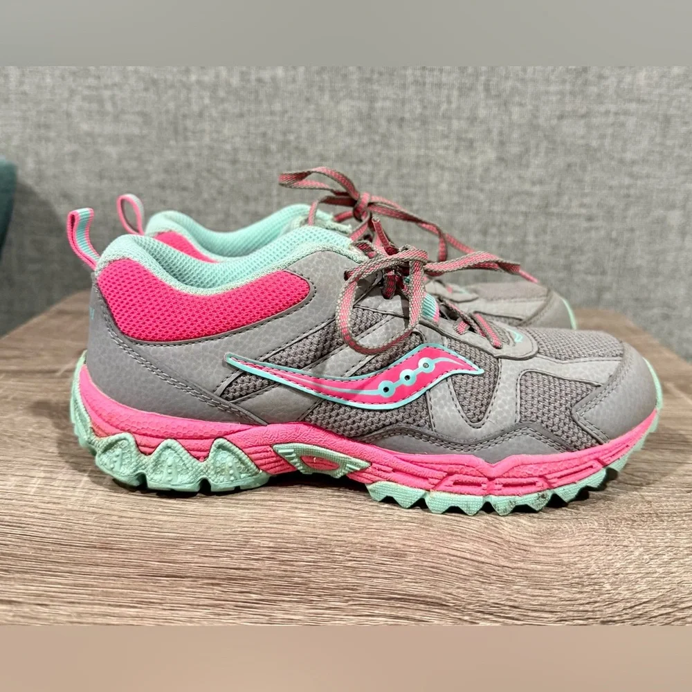 Saucony Sneakers Kids “Escape”. Great condition. Little girls size 1. Lace tie - Picture 5 of 9